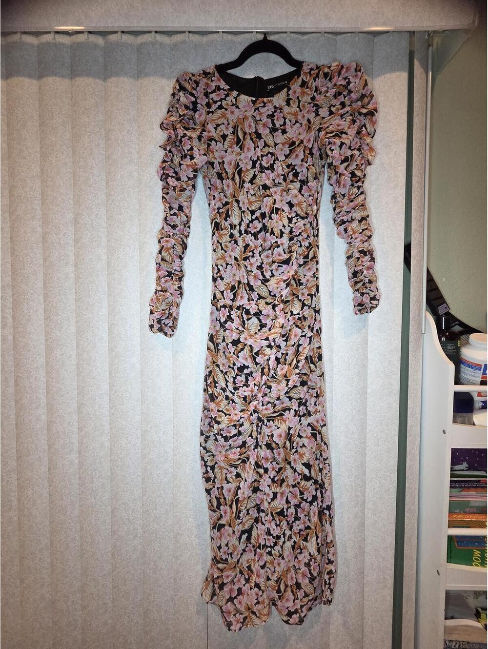 Zara xs- Long Sleeve Floral Maxi Dress with Ruffled Sleeves